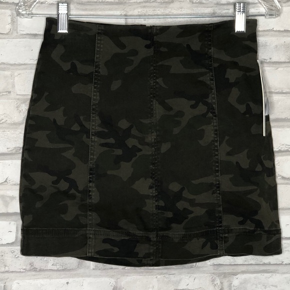 Tinseltown camo mini skirt, NWT, size 1 - Picture 2 of 7
